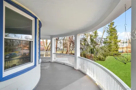 8 The Serpentine New Rochelle NY 10801