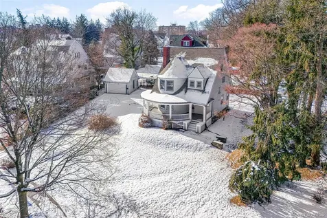 8 The Serpentine New Rochelle NY 10801