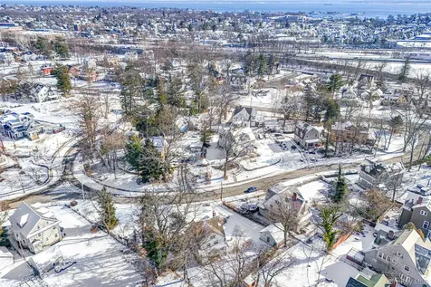 8 The Serpentine New Rochelle NY 10801