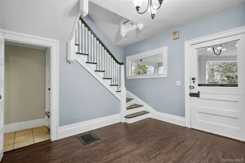 8 The Serpentine New Rochelle NY 10801