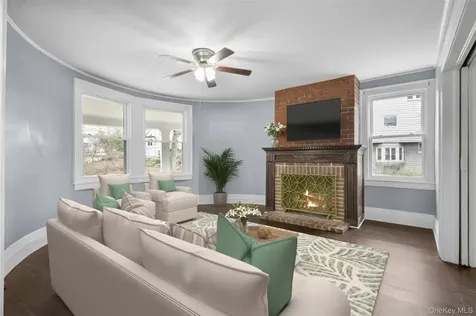8 The Serpentine New Rochelle NY 10801
