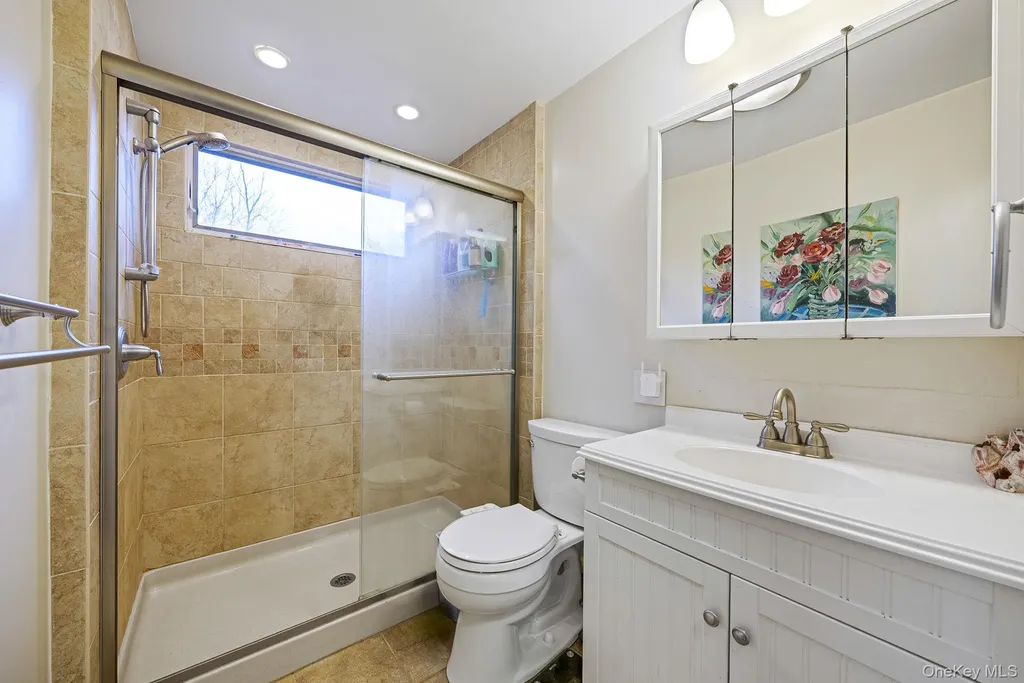 1432 Gardiner Drive Bay Shore NY 11706