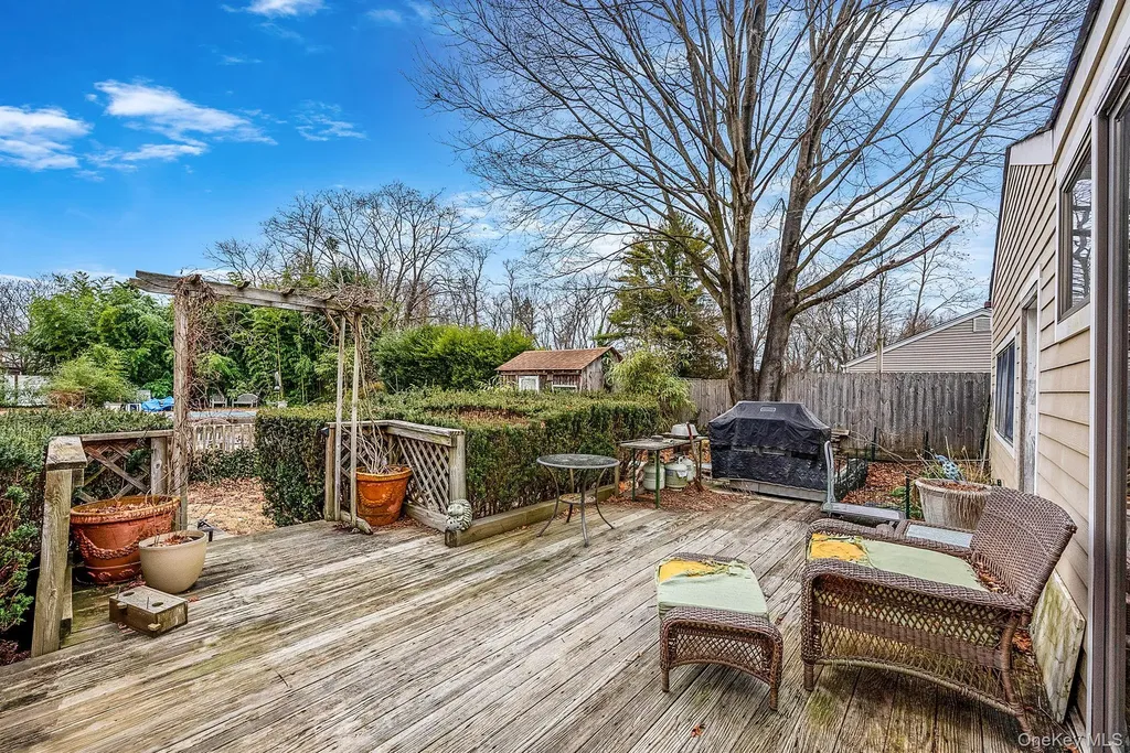 1432 Gardiner Drive Bay Shore NY 11706