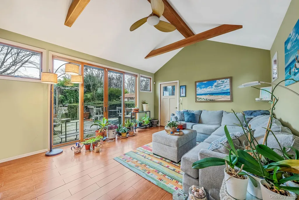 1432 Gardiner Drive Bay Shore NY 11706