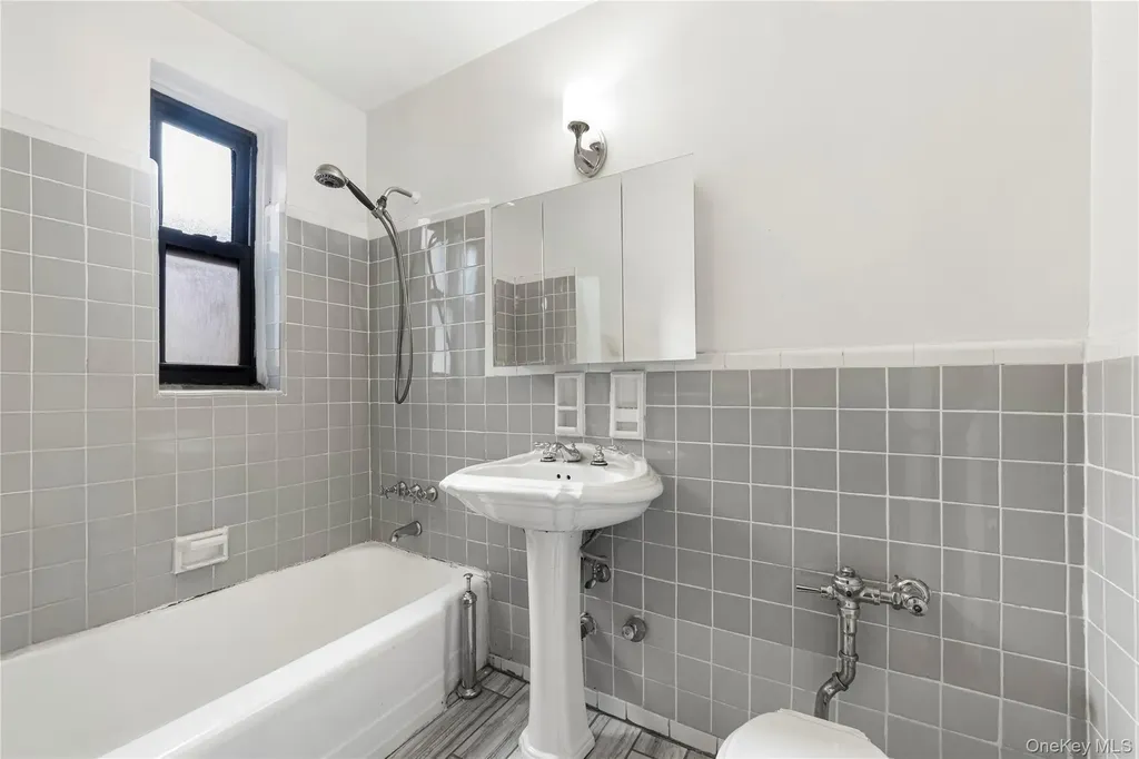 282 E 35th Street Brooklyn NY 11203