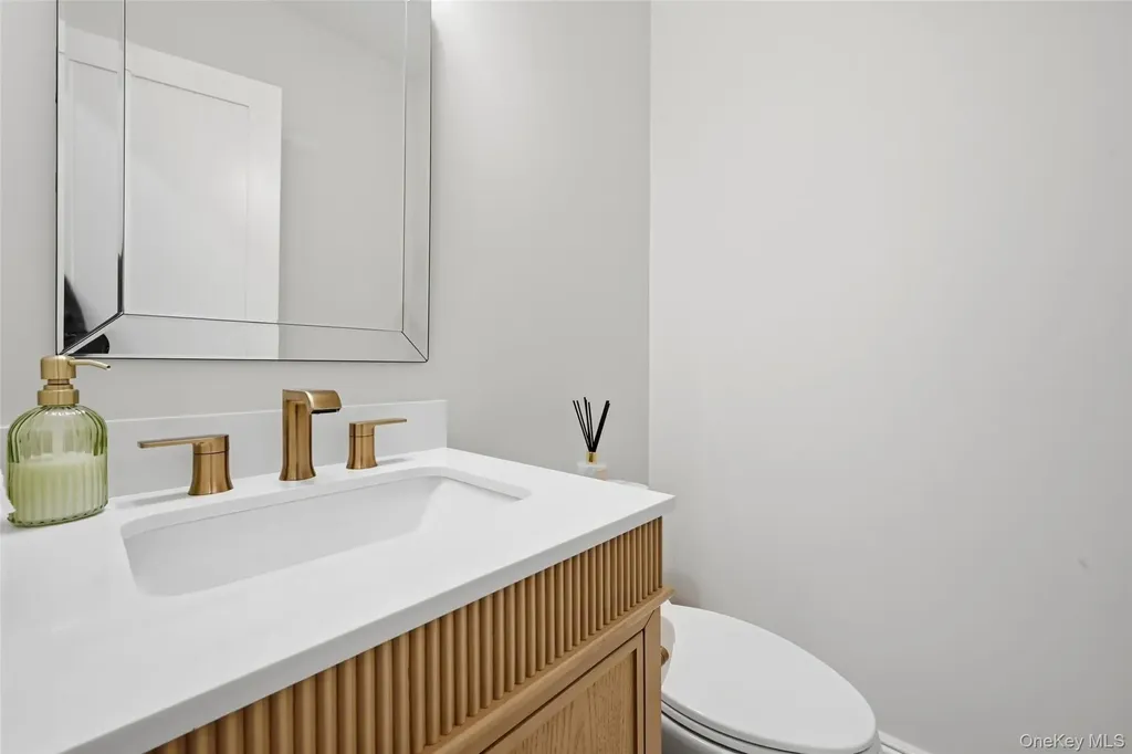 75 Crescent Court Wading River NY 11792