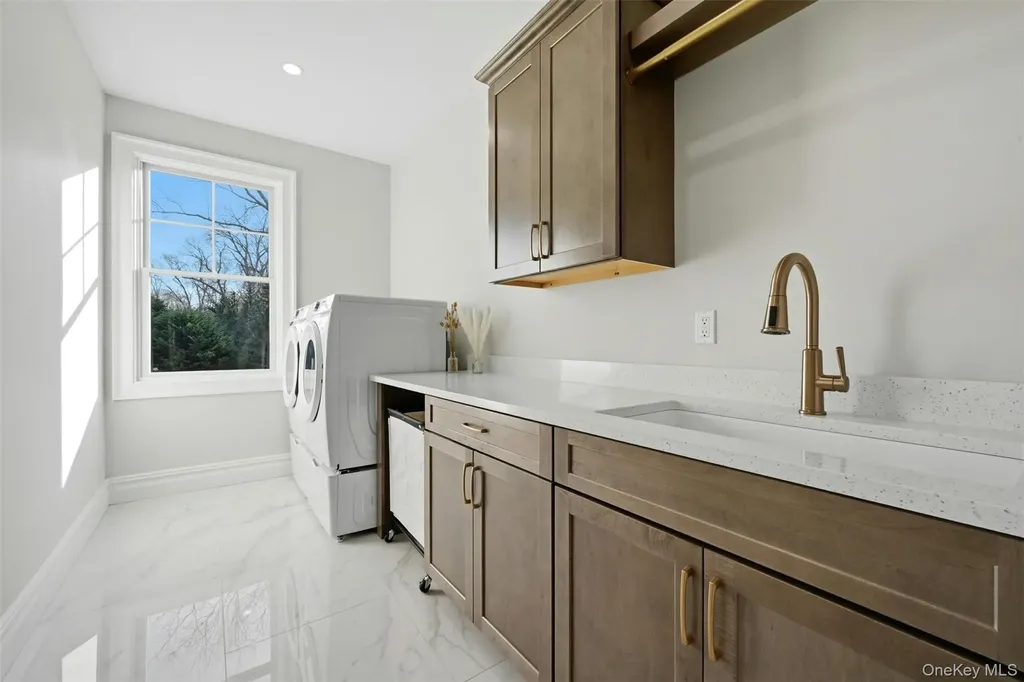 75 Crescent Court Wading River NY 11792