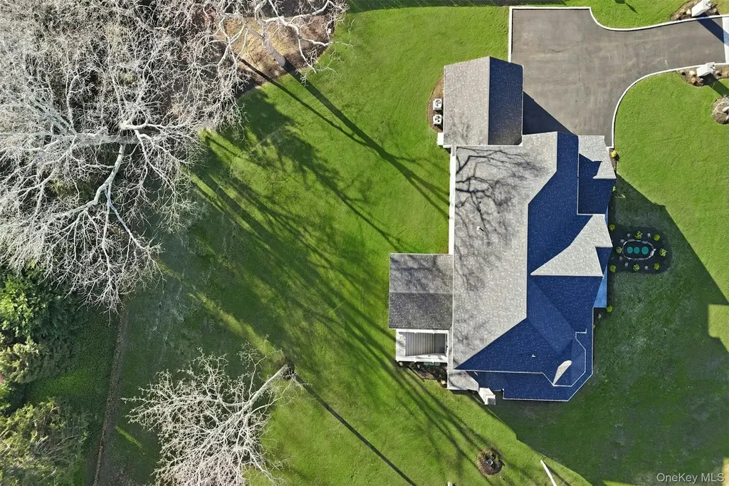 75 Crescent Court Wading River NY 11792
