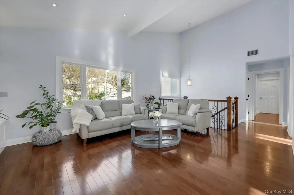 30 Highclere Lane Valhalla NY 10595