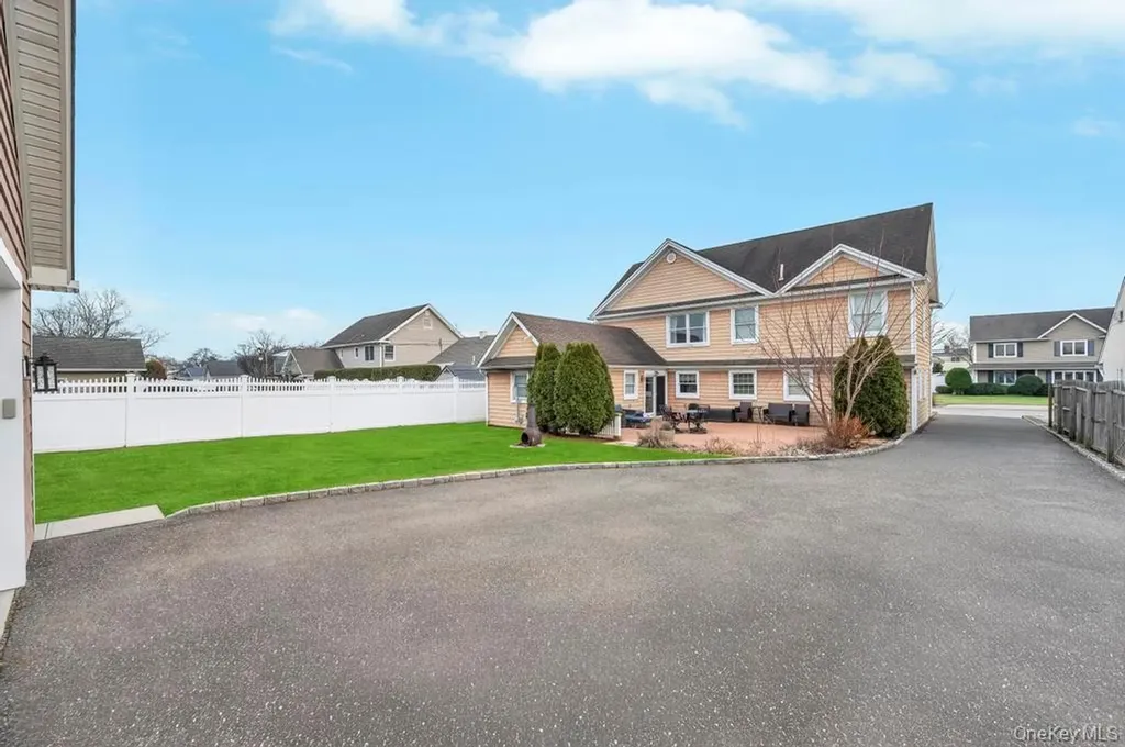 3597 Martha Boulevard Bethpage NY 11714