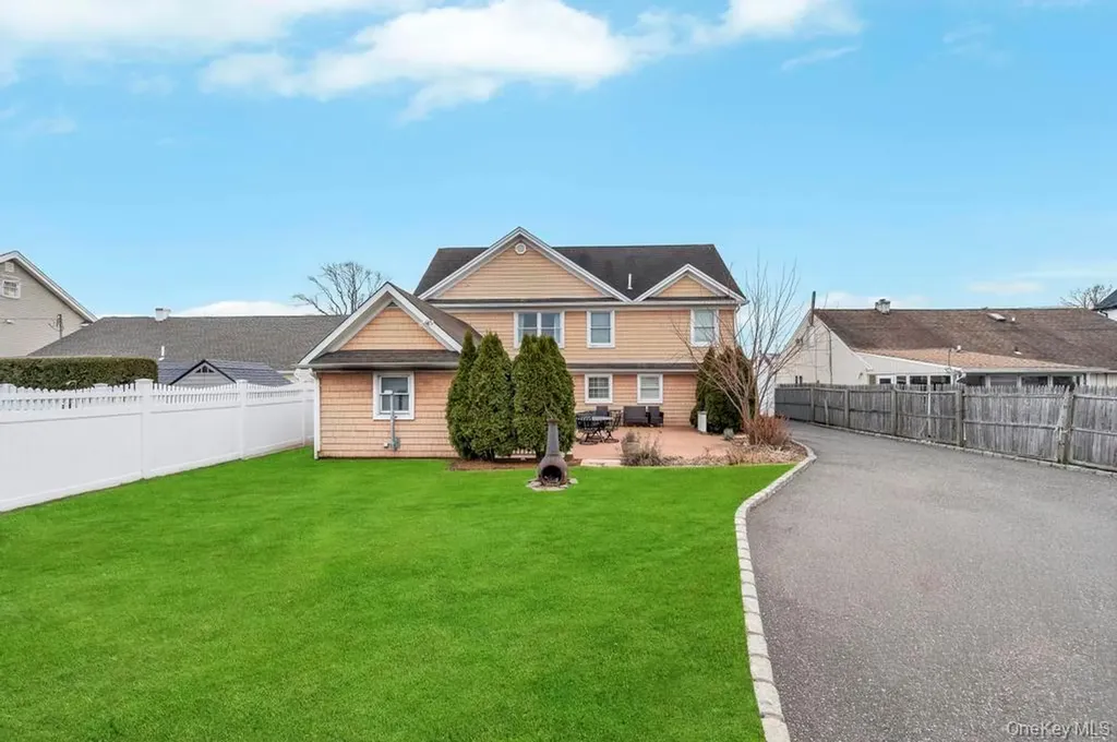 3597 Martha Boulevard Bethpage NY 11714