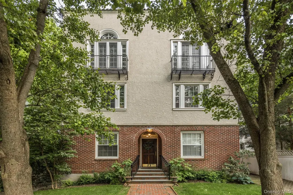 15 Meadow Avenue Bronxville NY 10708
