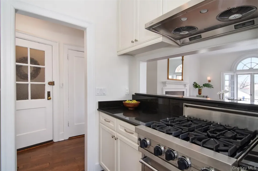 15 Meadow Avenue Bronxville NY 10708