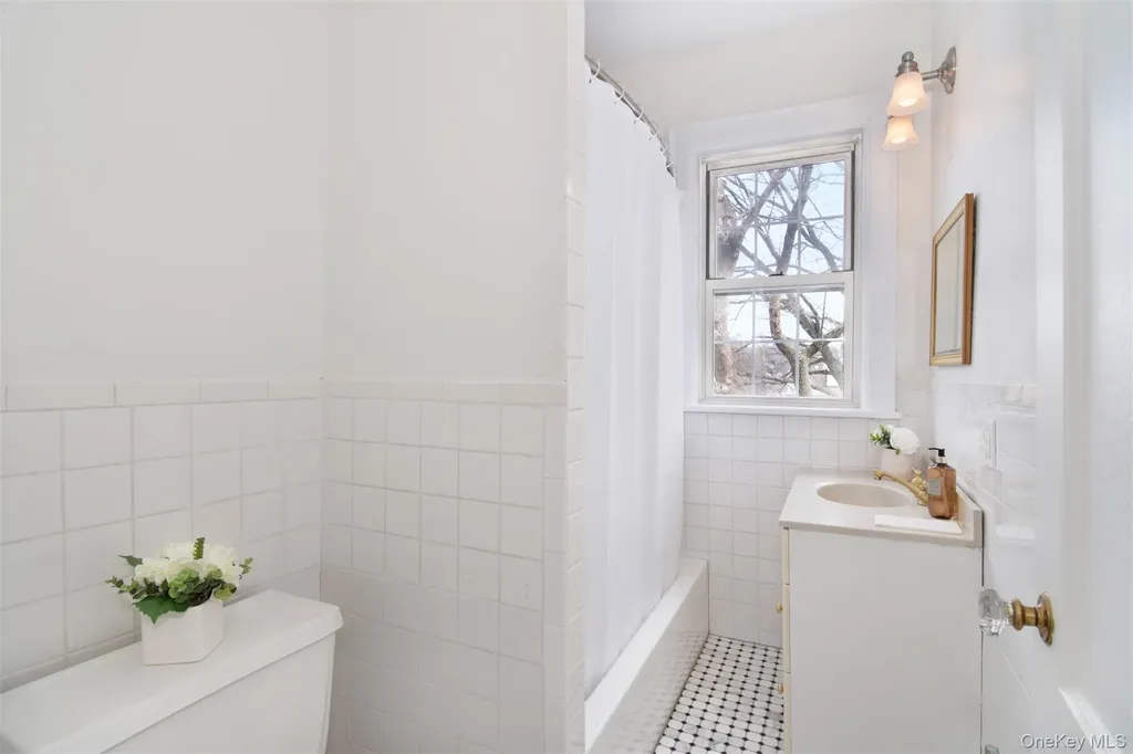 15 Meadow Avenue Bronxville NY 10708