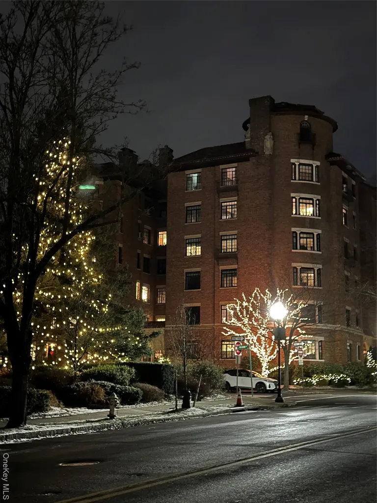 15 Meadow Avenue Bronxville NY 10708