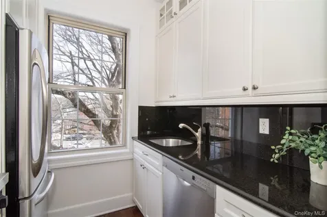 15 Meadow Avenue Bronxville NY 10708