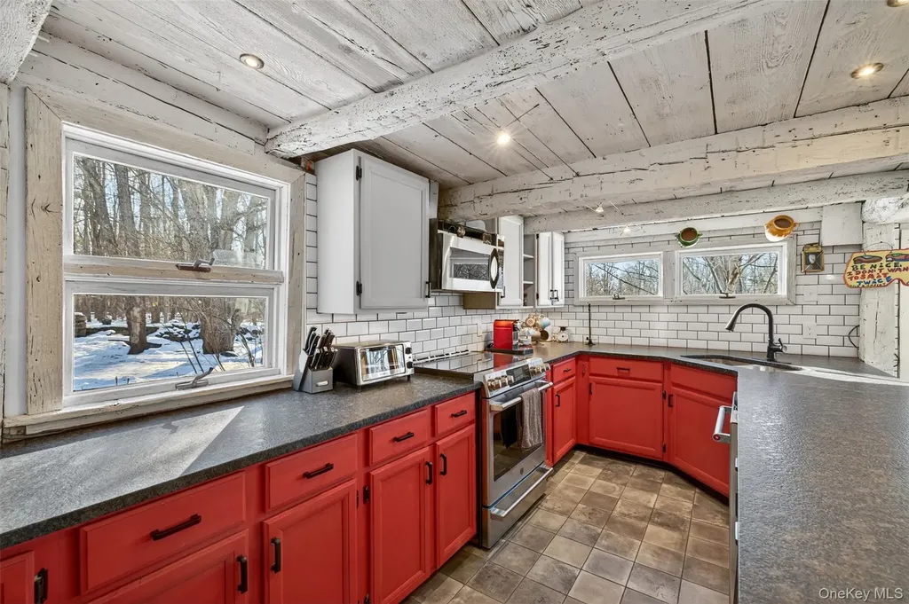 101 Drake Road Pleasant Valley NY 12569