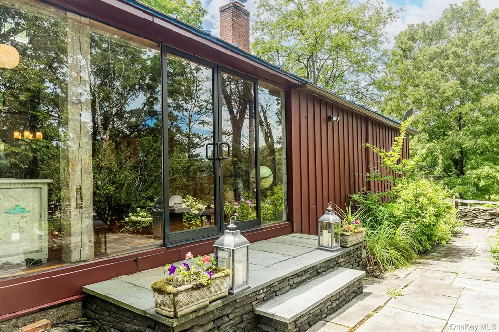 101 Drake Road Pleasant Valley NY 12569