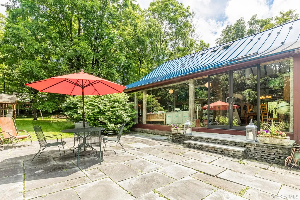101 Drake Road Pleasant Valley NY 12569
