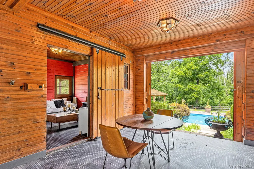 101 Drake Road Pleasant Valley NY 12569