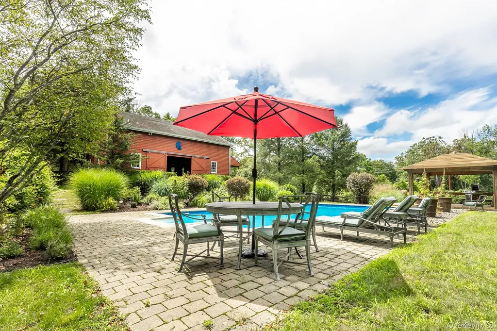 101 Drake Road Pleasant Valley NY 12569