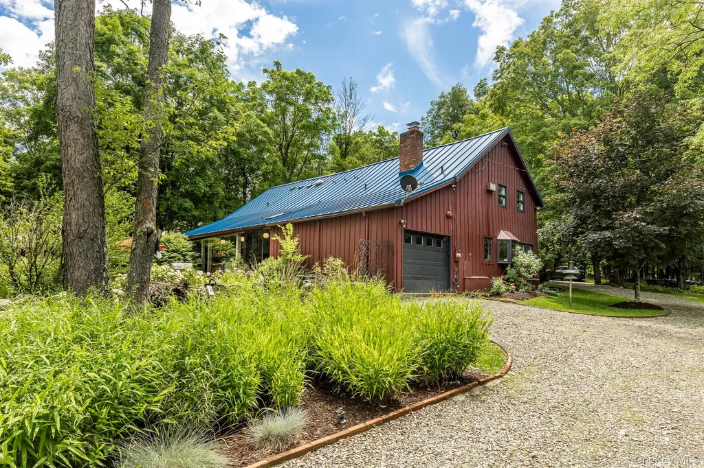 101 Drake Road Pleasant Valley NY 12569
