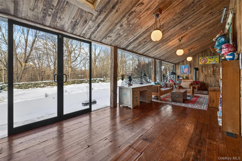 101 Drake Road Pleasant Valley NY 12569