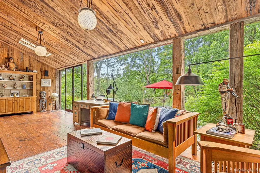 101 Drake Road Pleasant Valley NY 12569