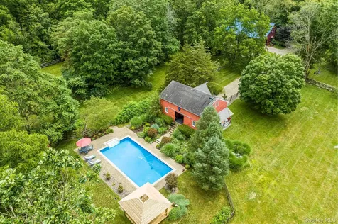 101 Drake Road Pleasant Valley NY 12569