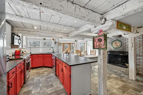 101 Drake Road Pleasant Valley NY 12569