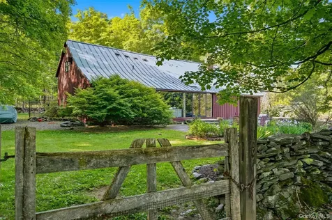 101 Drake Road Pleasant Valley NY 12569