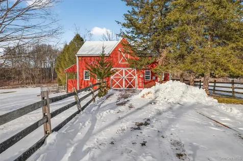 101 Drake Road Pleasant Valley NY 12569