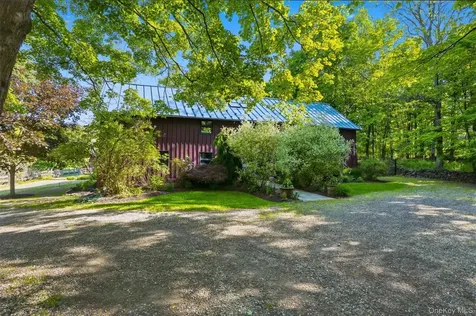 101 Drake Road Pleasant Valley NY 12569
