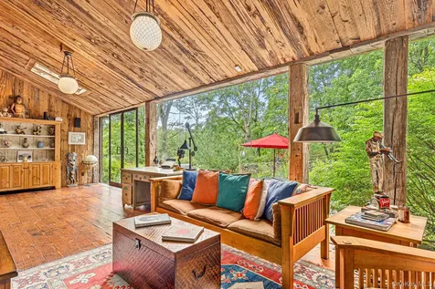 101 Drake Road Pleasant Valley NY 12569