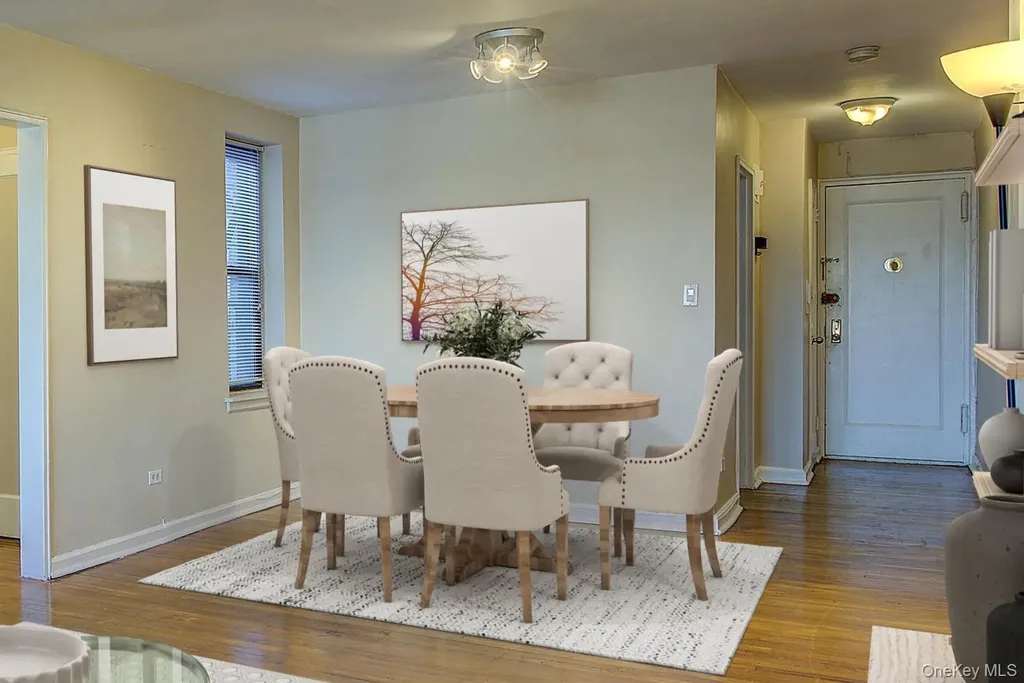 65-35 108th Forest Hills NY 11375