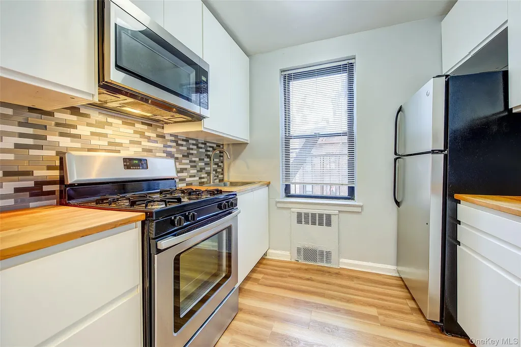 65-35 108th Forest Hills NY 11375