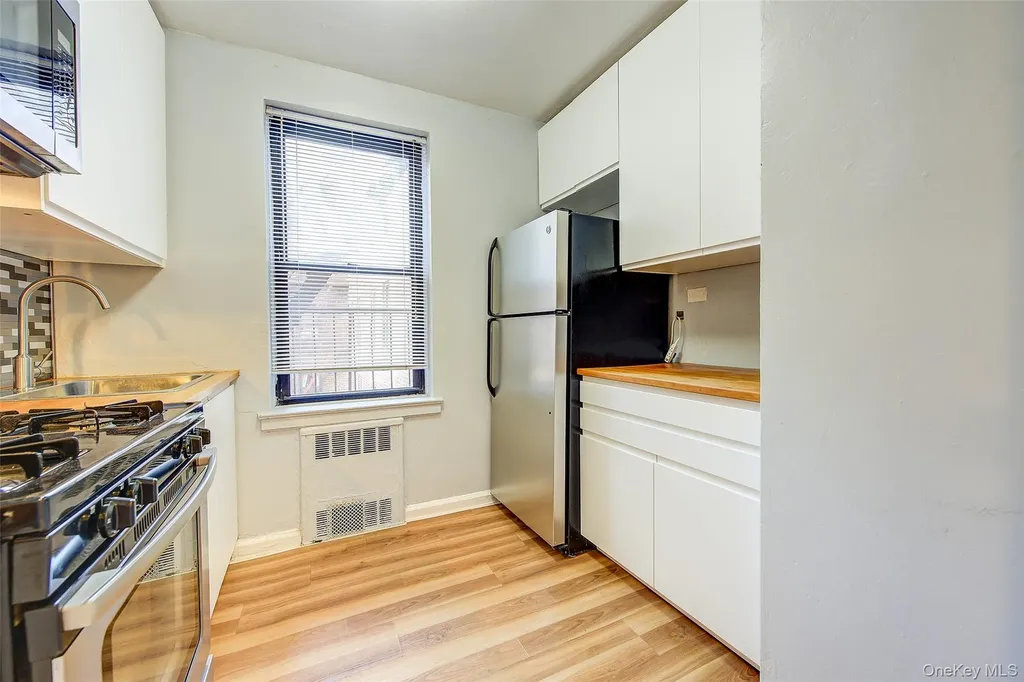 65-35 108th Forest Hills NY 11375