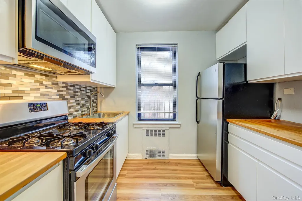 65-35 108th Forest Hills NY 11375