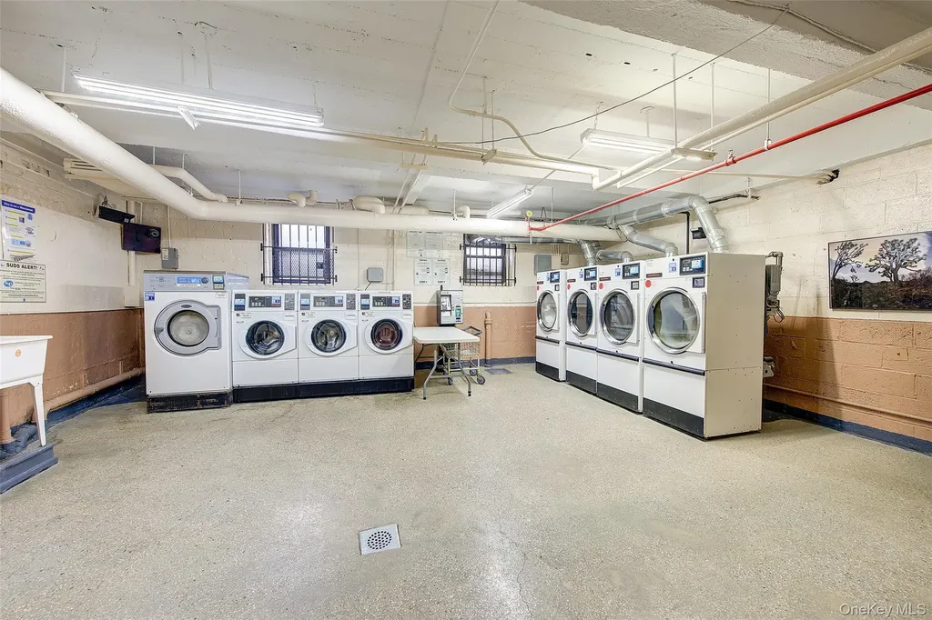 65-35 108th Forest Hills NY 11375