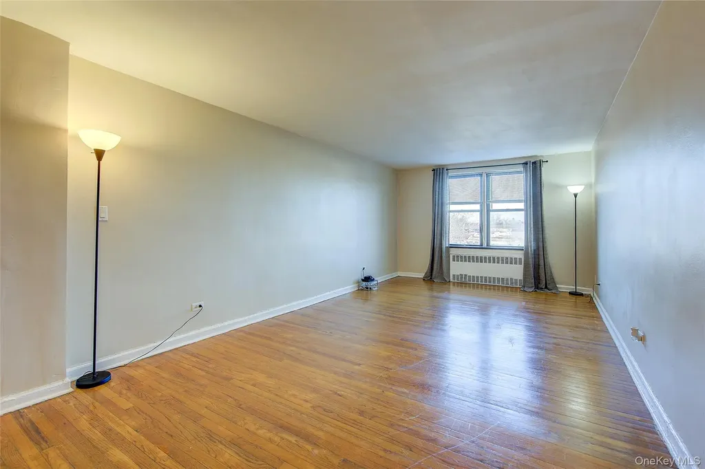 65-35 108th Forest Hills NY 11375