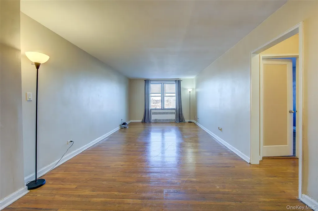 65-35 108th Forest Hills NY 11375