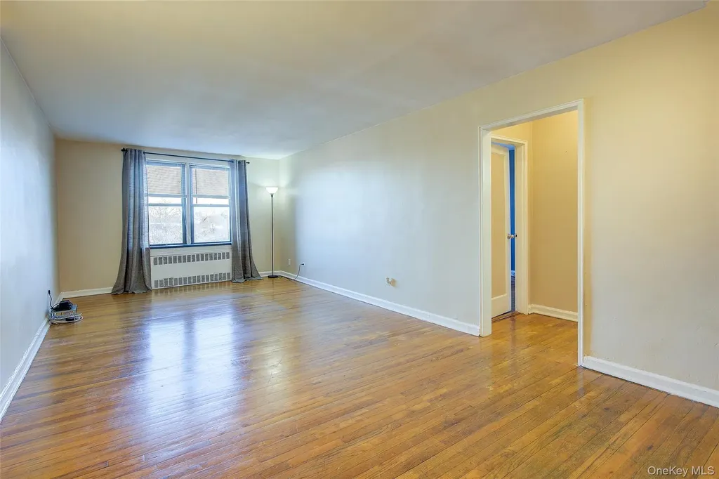 65-35 108th Forest Hills NY 11375