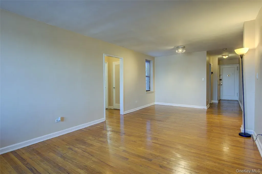 65-35 108th Forest Hills NY 11375