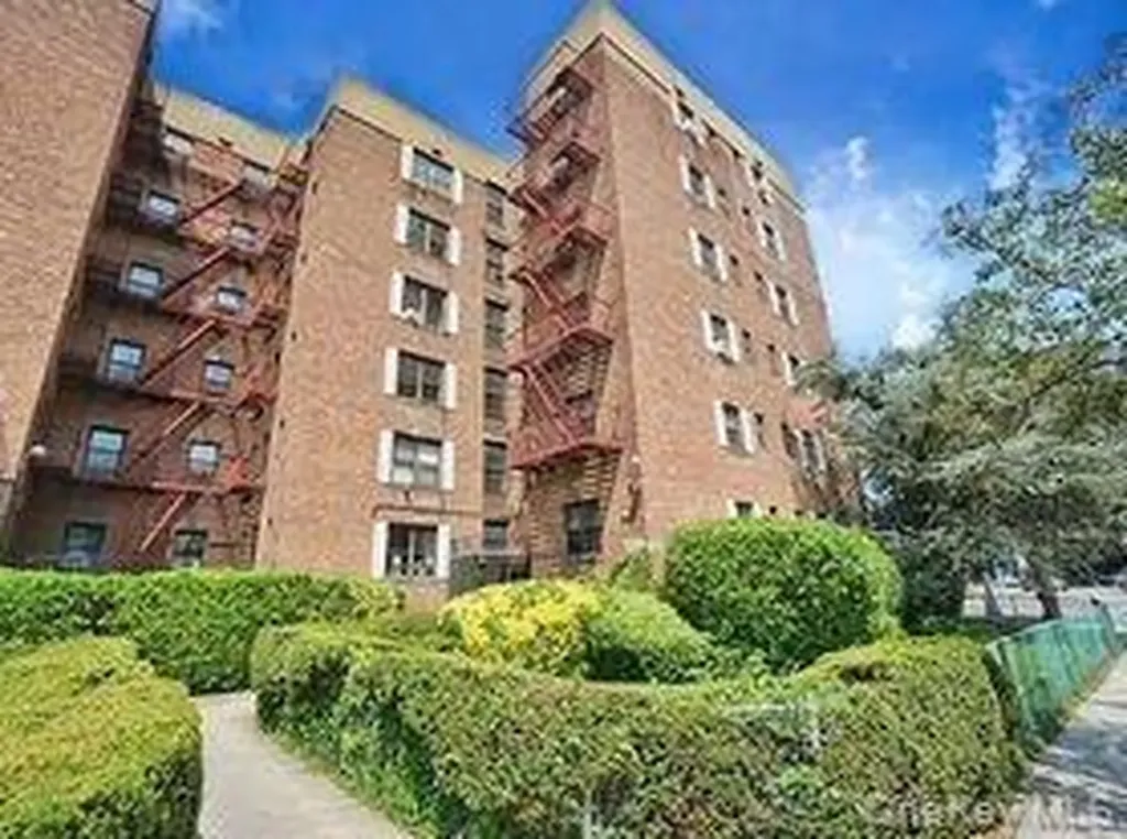 2821 Kings Highway Brooklyn NY 11229