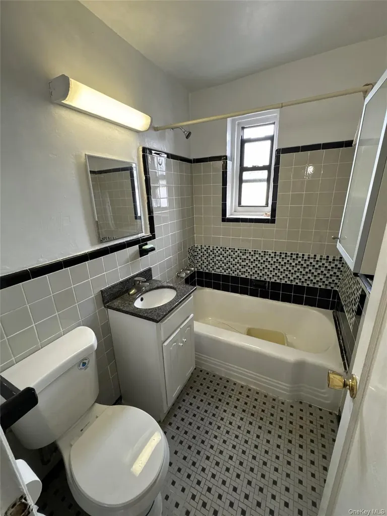 2821 Kings Highway Brooklyn NY 11229