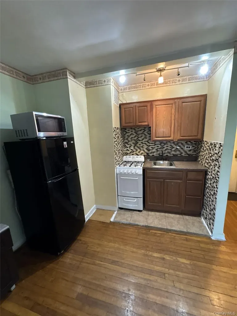 2821 Kings Highway Brooklyn NY 11229