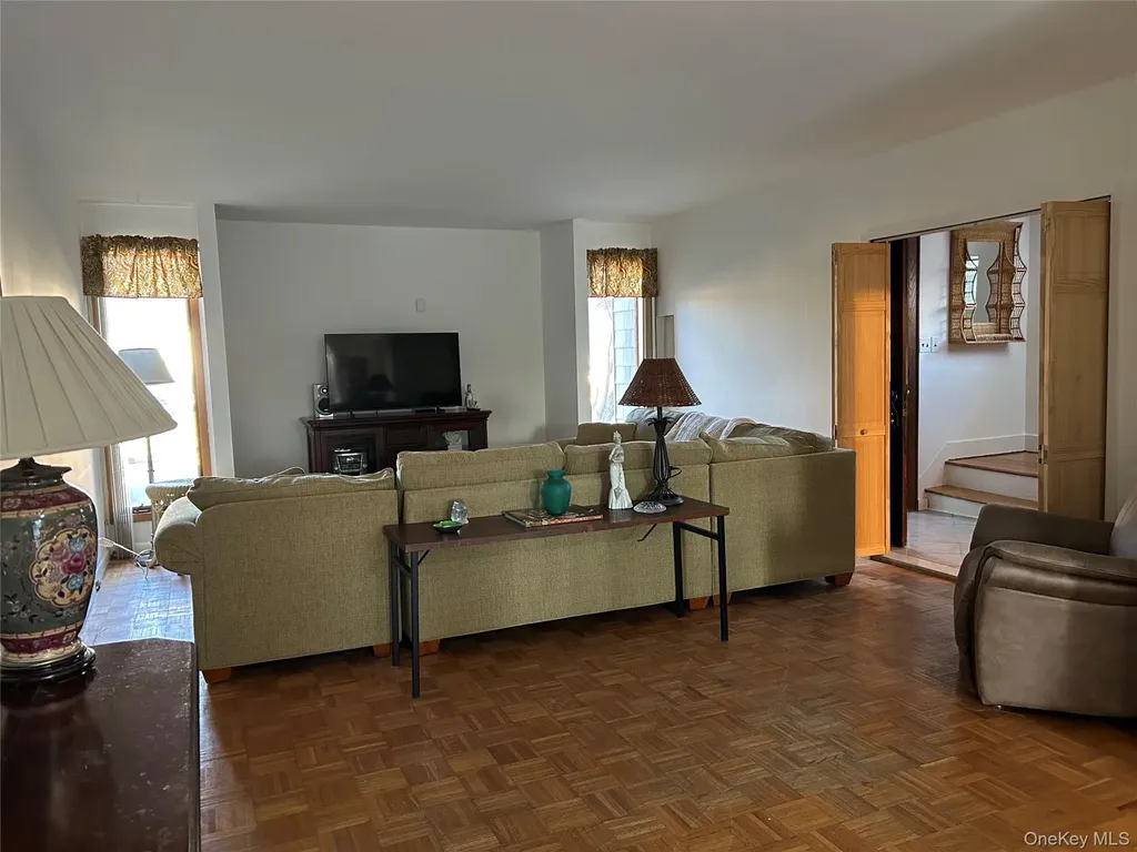 70 E Beverly Parkway Valley Stream NY 11580