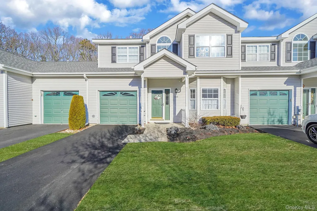 115 Willow Wood Drive Oakdale NY 11769
