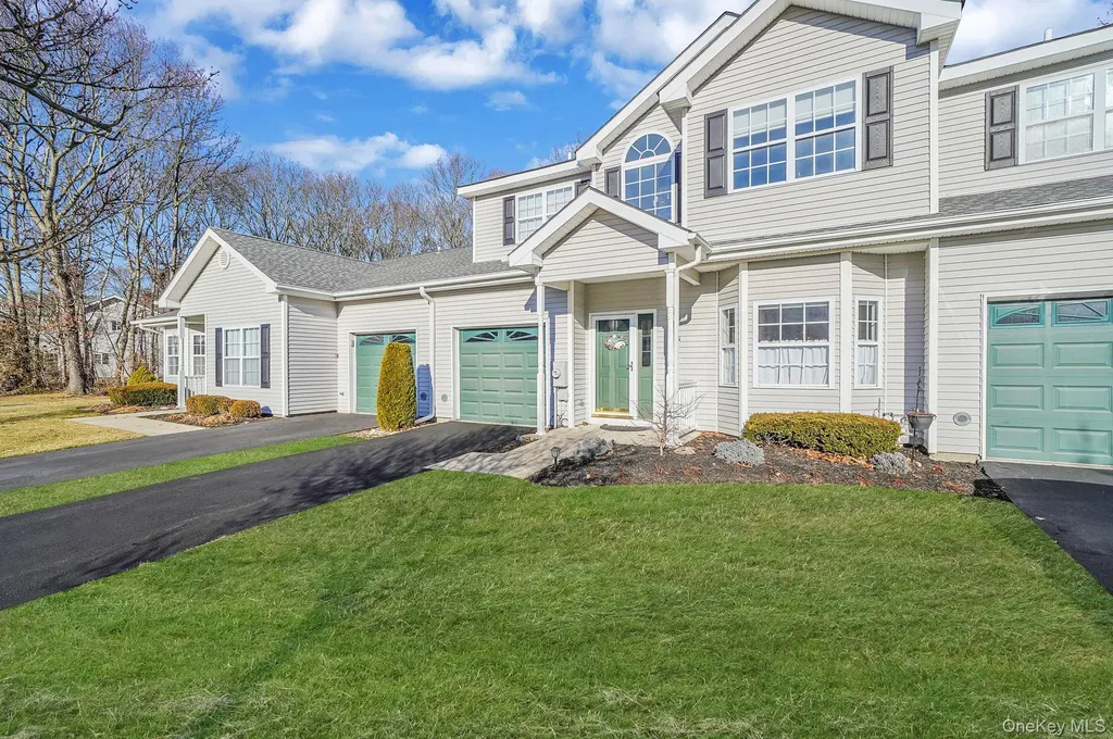 115 Willow Wood Drive Oakdale NY 11769