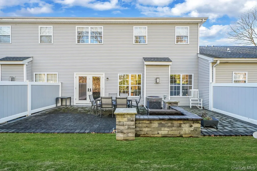 115 Willow Wood Drive Oakdale NY 11769
